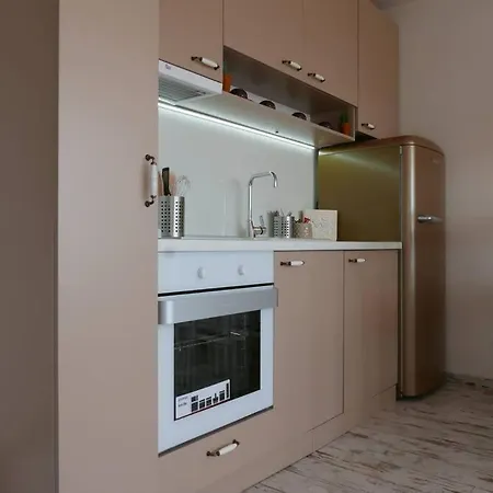 Charmful New Flat With Hill View Апартамент