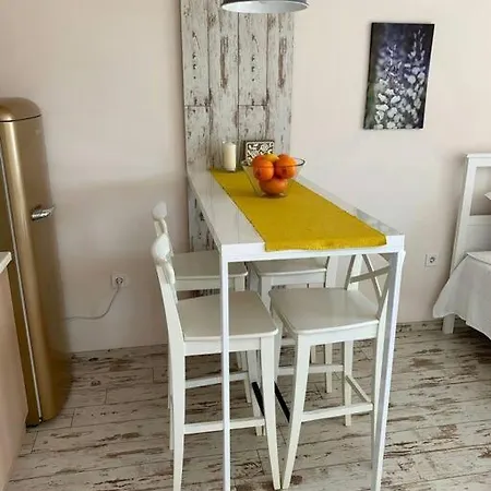 Апартамент Charmful New Flat With Hill View Пловдив