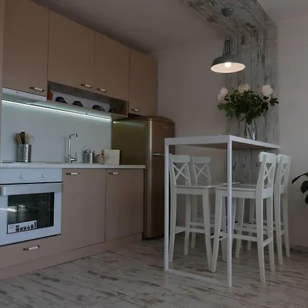 Апартамент Charmful New Flat With Hill View Пловдив