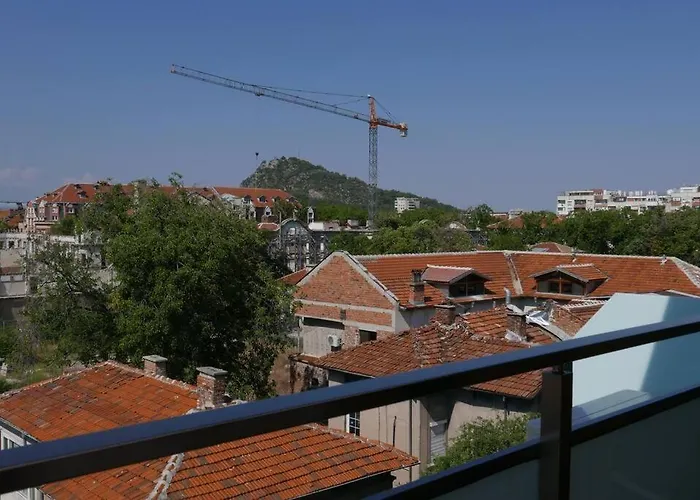 Charmful New Flat With Hill View Lejlighed